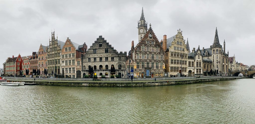 Bélgica. Descubre los destino indispensables de Bélgica, así como sus tradiciones, festividades y variada gastronomía. Guías, mapas y mucho más en este Blog.