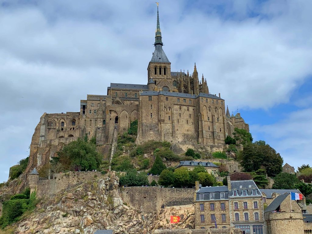 El Mont Saint Michel para nosotros es una auténtica maravilla. Sólo podemos decir que nadie debería dejar pasar la oportunidad de verlo con sus propios ojos.