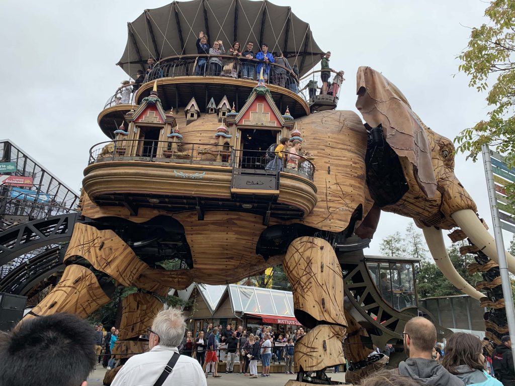 ¿Te has subido alguna vez a un elefante gigante o has paseado por todos los recobecos de un castillo como si de una princesa se tratara? en Nantes es posible.