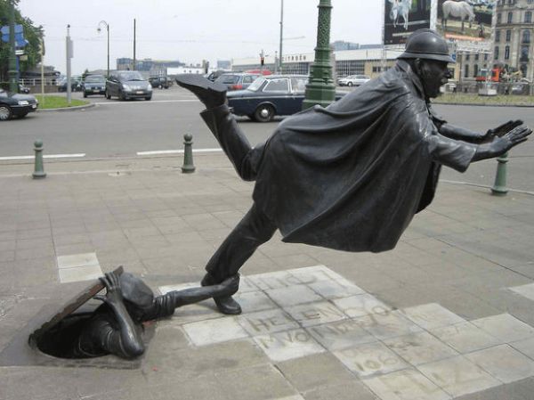 Estatua policia Bruselas